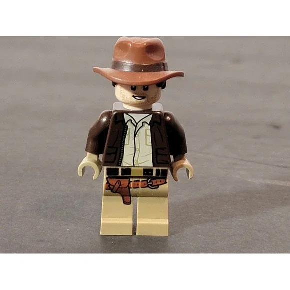 LEGO Indiana Jones Minifigure Indiana Jones - Dark Brown Jacket Open Shirt - Picture 1 of 3